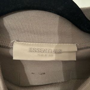 mockneck essentials long sleeve - taupe